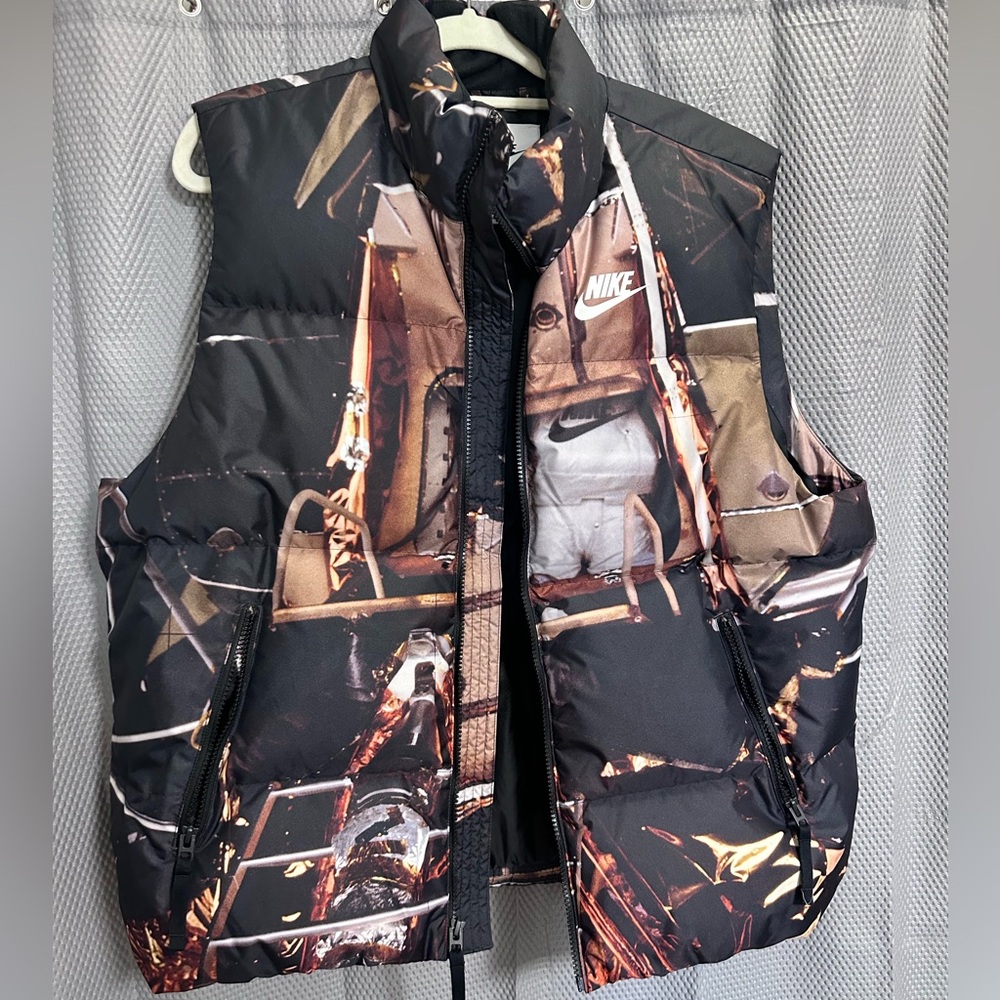 NIKE: Men’s Nike Therma-Fit Zero Gravity Down Vest. - Picture 3 of 5